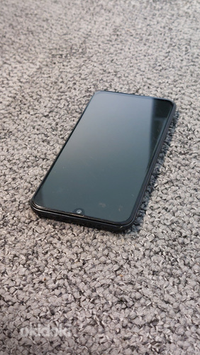Мобильный телефон Samsung Galaxy A40 (фото #2)