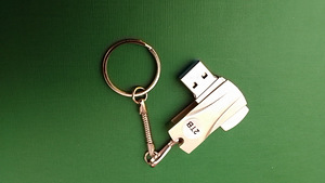 VÄLINE KÕVAKETAS 2TB USB 3.0 MÄLU, UUS, HÕBEHALL (2 foto / 3)