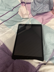 iPad 7th gen 32gb 2019 Wifi+Cellular (1 foto / 4)