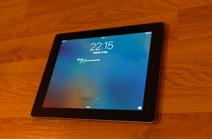 iPad 3. gen. 32GB WiFi + 3G 9.7" tahvelarvuti + kaaned (3 foto / 6)