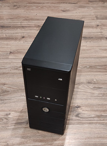 E8400/4GB/120SSD/500HDD/Radeon HD7770 (1 foto / 5)