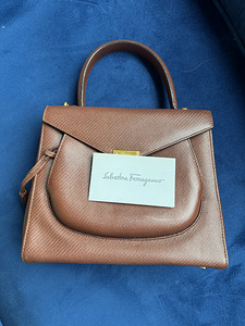 Salvatore Ferragamo käekott (1 foto / 4)