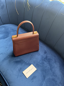 Salvatore Ferragamo käekott (3 foto / 4)