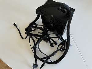 Toiteplok Corsair 750m PLUS Semi Modular ATX PSU 750w (4 foto / 4)
