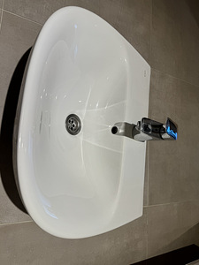 Vannitoa valamu ja valamusegisti Hansgrohe (1 foto / 2)
