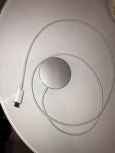 Apple'i traadita laadimine (2 foto / 3)