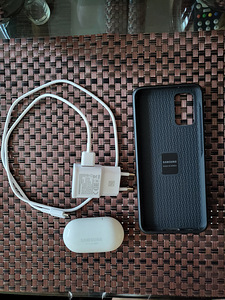 Samsung 20+ 5g (2 foto / 4)
