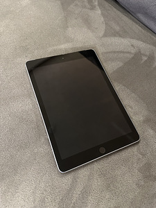 Apple iPad 9.7 Wi-Fi + Cellular LTE 128GB (Spacegray) (1 foto / 4)