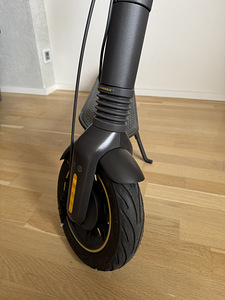 Электрический самокат Segway Kickscooter MAX G2 E (4 фото из 10)