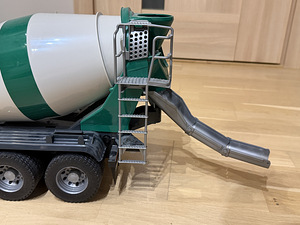 Бетономешалка Bruder Man TGS Cement Mixer 1:16 (5 фото из 5)
