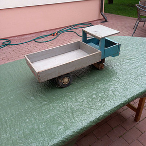 Vanaaegne auto - mänguasi (3 foto / 6)