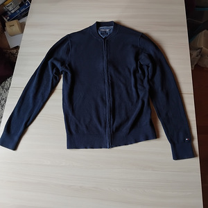 Meeste kampusun Tommy Hilfiger (2 foto / 2)