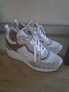 Michael Kors (1 foto / 3)