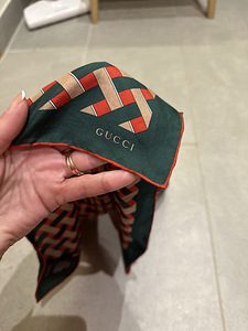 Gucci siidist sall (4 foto / 10)