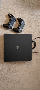 Play Station 4 Pro 1TB (1 foto / 5)