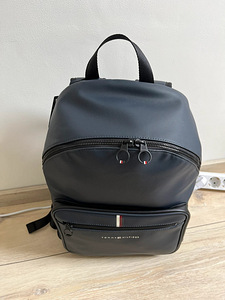 Tommy Hilfiger (3 foto / 3)