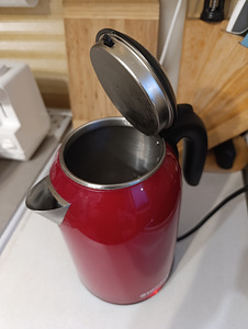 Elektriline veekeetja (8 foto / 10)