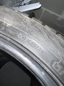Nokian Hakkapeliitta 9 SUV 275/40R21 (5 foto / 6)