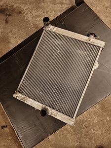 Mishimoto jahtusradiaator Mitsubishi Evolution 7/8/9 (2 foto / 3)