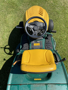 Võimas murutraktor kogujaga Yardman AN5150 (9 foto / 10)