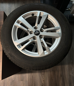 Оригинальные диски Audi R17 5x112 с шинами M+S Goodyear (1 фото из 6)