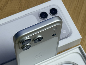 Apple iPhone 17 Pro Silver 256GB как новый Аккумулятор 100% (4 фото из 8)