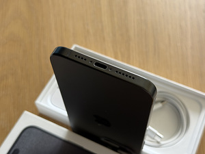 Apple iPhone 15 Pro Max Black Ti 256GB v heas korras! (5 foto / 8)