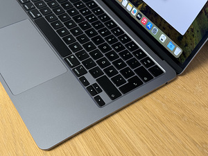 Apple Macbook Air 13 M2 8/256 Space Gray SWE, аккумулятор 95% (4 фото из 8)
