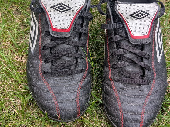 Umbro jalgpallijalatsid, suurus 41