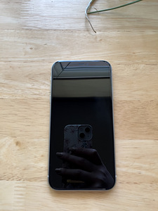 iPhone 11 64 ГБ (3 фото из 6)