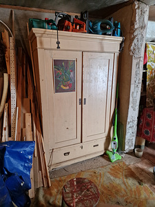 Antiikne puidust riidekapp (1 foto / 2)