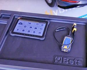 Uus diagnostikaadapter professionaalsete funktsioonidega (3 foto / 4)