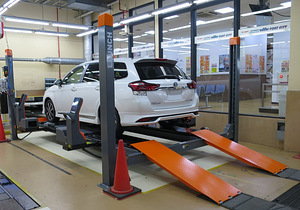 Kontaktivaba silla reguleerimise süsteem Launch X-931 (10 foto / 10)