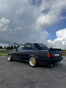 BMW 328 e30 sedaan (3 foto / 7)