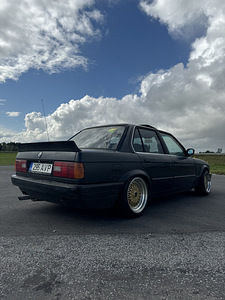 BMW 328 e30 sedaan (4 foto / 7)