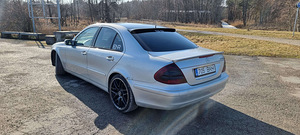 Mercedes-Benz E 320 (3 foto / 9)