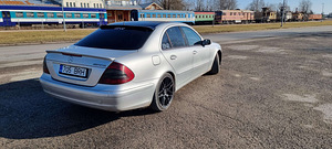 Mercedes-Benz E 320 (4 foto / 9)