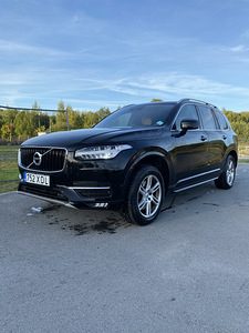 Volvo XC90 (1 фото из 8)