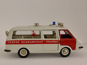 Mudelauto RAF M-22031 kiirabi. A27. USSR. 1:43 (3 foto / 8)