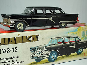 Mudelauto GAZ 13 Tšaika. USSR 1982. 1:43 (1 foto / 6)