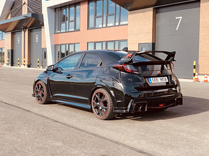 Honda civic type r (7 foto / 10)
