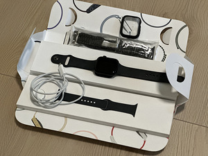Apple Watch Series 8 45mm Alluminium (1 foto / 2)