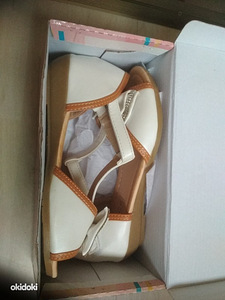 Ilusad uued sandaalid s. 36 (22,5 cm) (2 foto / 3)