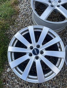 5x108 18x8 ET 42,5 63,4 Ford Volvo veljed (4 foto / 7)