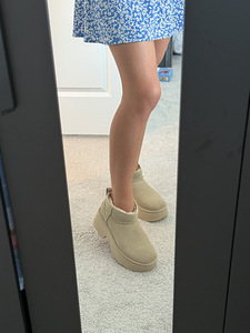 Женские сапоги Ugg (5 фото из 5)