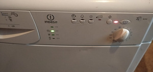 Сушилка Indesit (2 фото из 4)