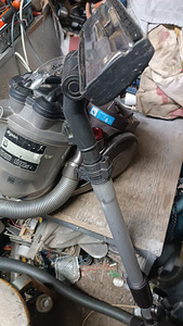 Пылесос Dyson (3 фото из 4)