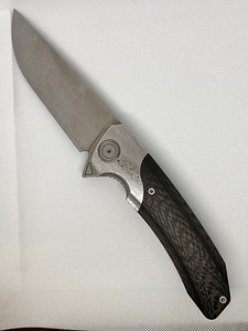 Maxace Goliath cpm90v / Дамаск и карбон (1 фото из 6)