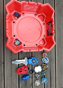 Beyblade koos areeniga staadium (2 foto / 2)