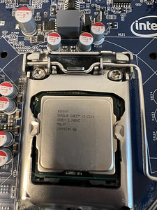 Intel DH67BL + i3 2120 + 8GB DDR3 + Radeon R5 1GB + DVD RW (4 foto / 5)